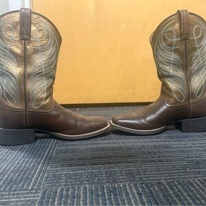 Ariat Round Up Wide Square Toe